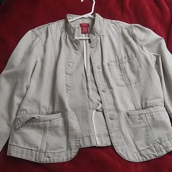 A jacket - Picture 1 of 3